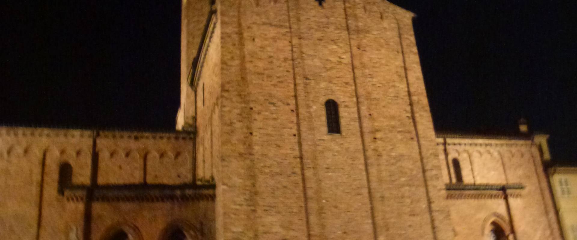 Sant'Antonino notturno con luna foto di Michele aldi